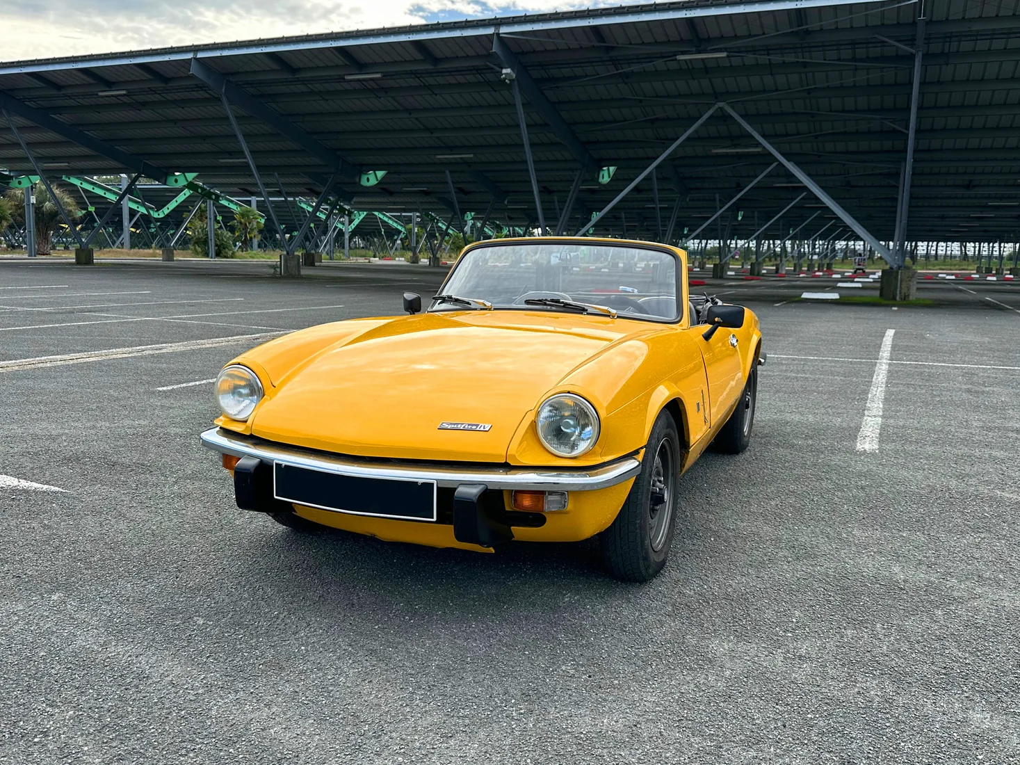 Triumph Spitfire MK4 jaune de Location Collection Bordeaux